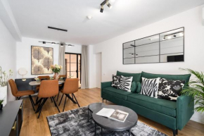 Sunny 2BR Large Midtown Flat - 3 Superb Balconies